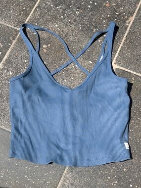 Vuori Ribbed Strappy Crop Tank - Dusky Blue